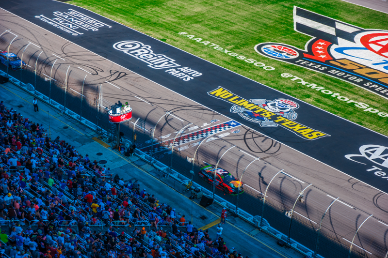 Illustration for article titled Take An Up-Close Look Into All The Inner Workings Of A NASCAR InfieldÂ